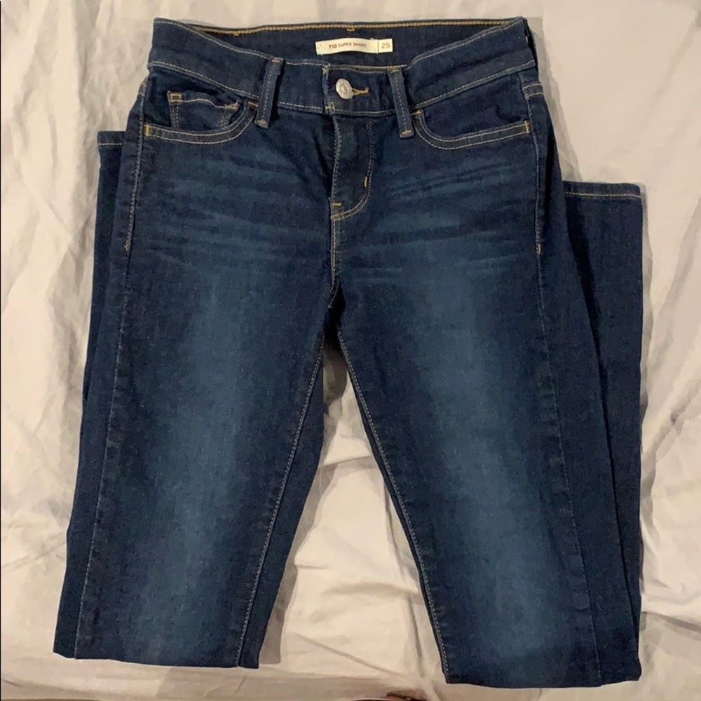 Levi’s woman’s size 25 jeans